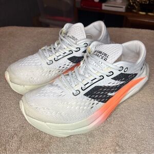 Size 8 Women’s New Balance FuelCell SuperComp Pacer V2  White - MFCRRCH2